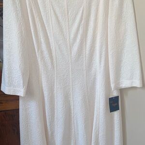 Elegant White Textured Dress Made by Just Taylor Sz 12 Always in style!